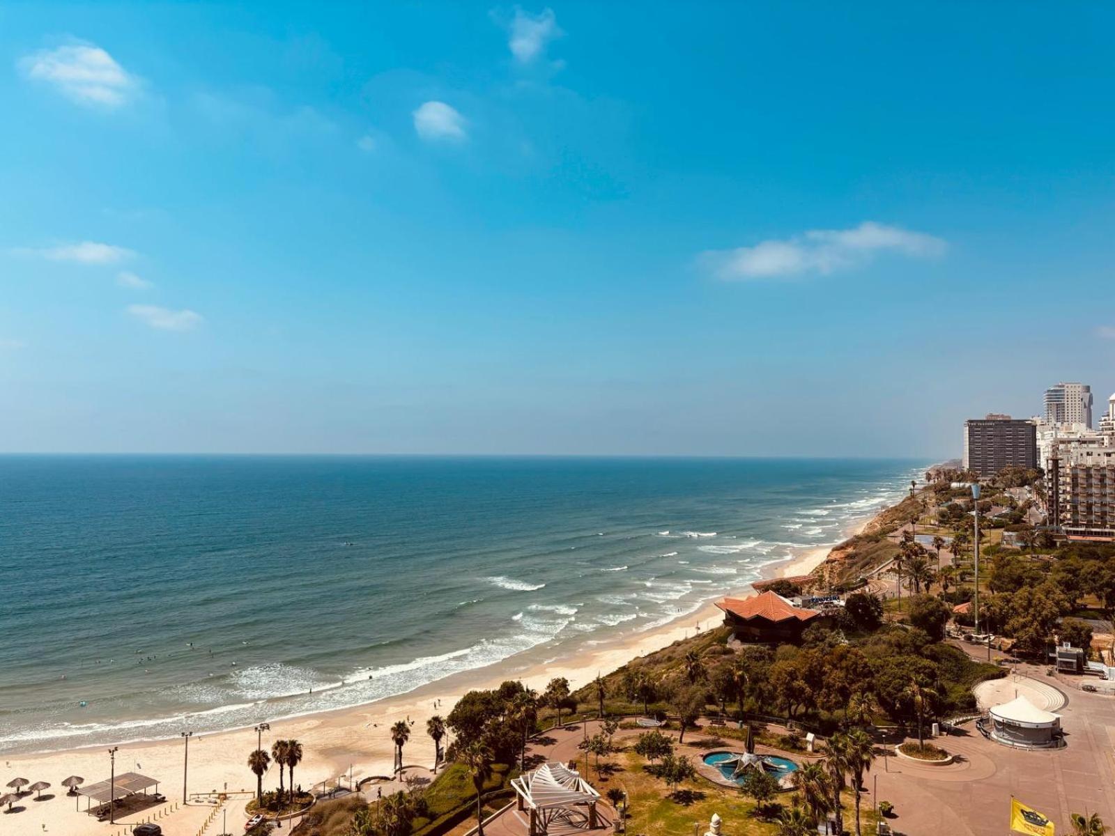 Sea-Front Apartment Netanya Bagian luar foto